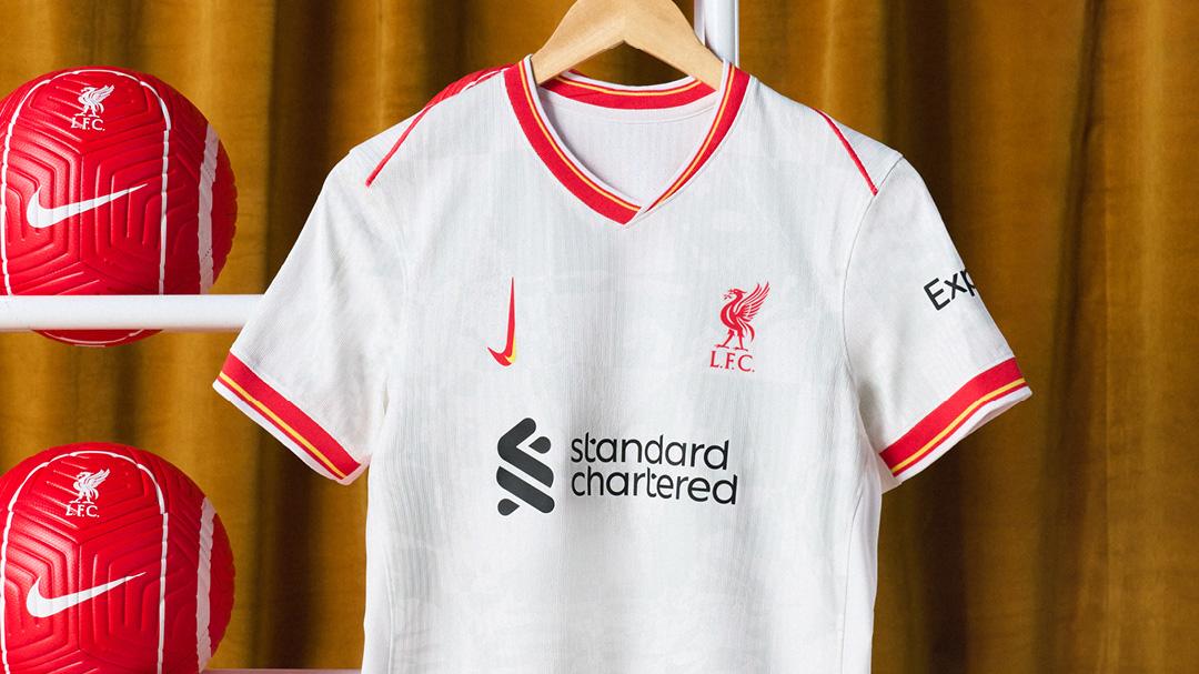 เสื้อชุดสาม Liverpool ฤดูกาล 2024–25 สีขาวขอบแดงและเหลือง