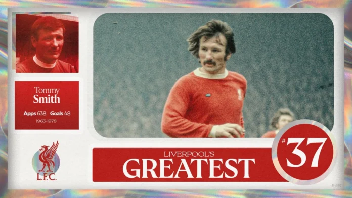 Tommy Smith สวมเสื้อ Liverpool สีแดงระหว่างการแข่งขัน